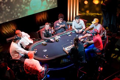 A Cidade De Nova York Torneios De Poker