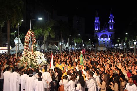 Festa Religiosa De Fruto Fenda De Revisao