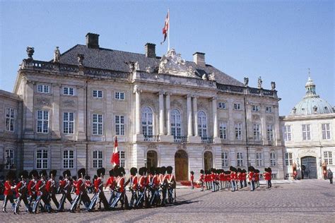 Hvad Er Arealet Af De Amalienborg Slotsplads