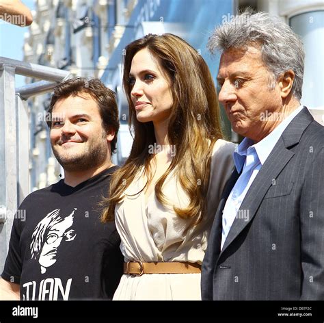 Jack Black E Dustin Hoffman Photobomb Angelina Jolie