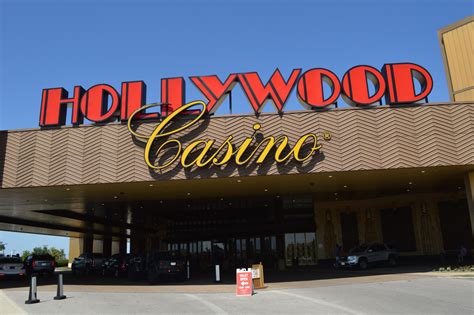 O Homem Salta Para Fora De Hollywood Casino Garagem