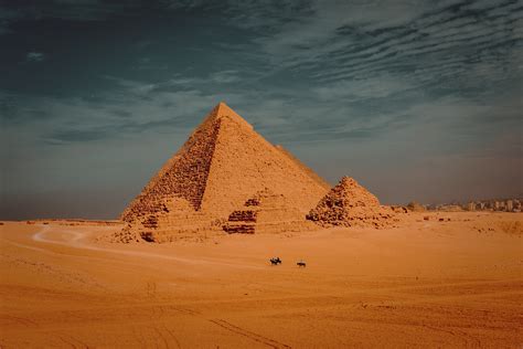 Pyramids Of Giza Bwin