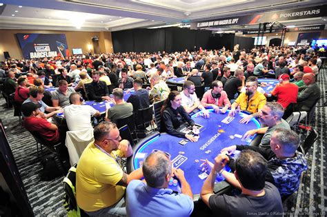 Todos Na Faculdade De Poker Tour